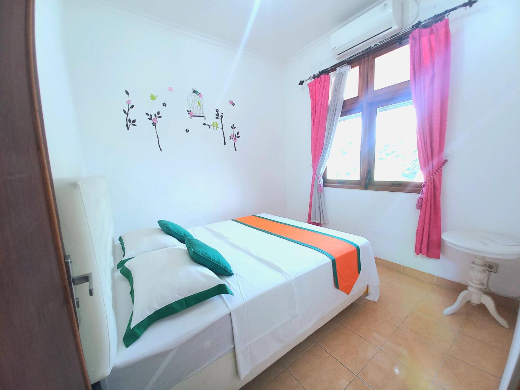 Homestay Jogja Dekat Gembiraloka By Simply Homy Yogyakarta Exterior photo